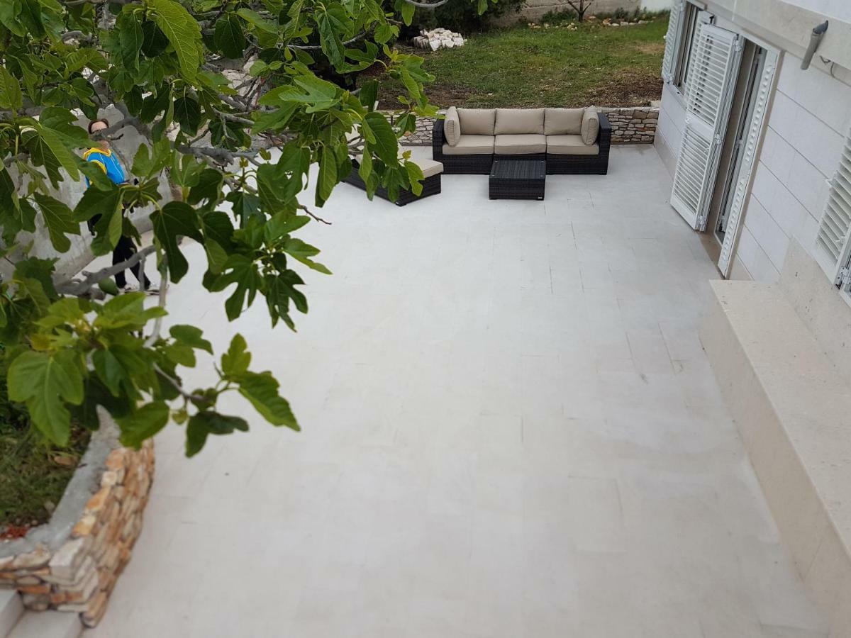 Fig Tree Apartman Povlja  Kültér fotó