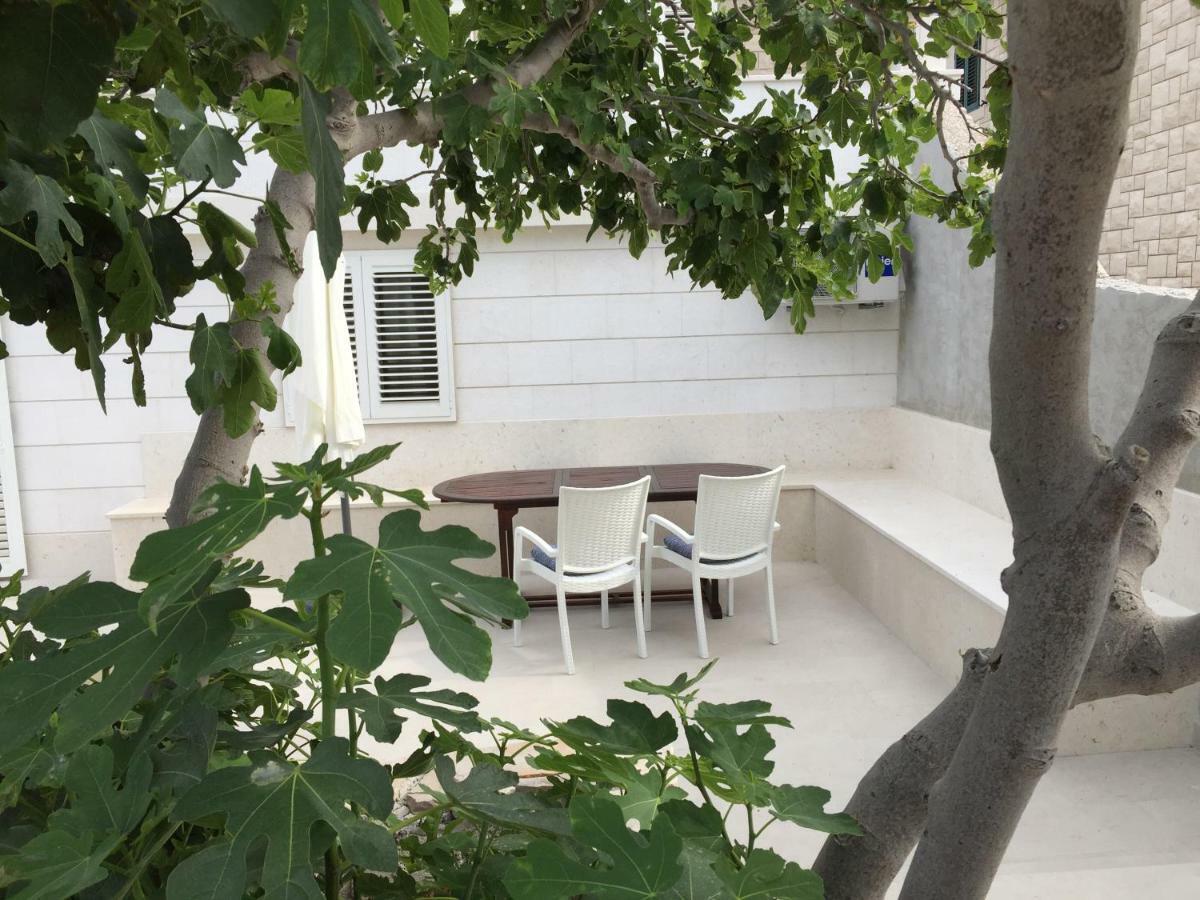 Fig Tree Apartman Povlja  Kültér fotó
